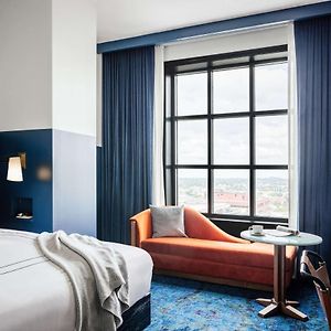 Queen Room Silver