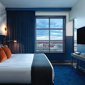King Room Bronze